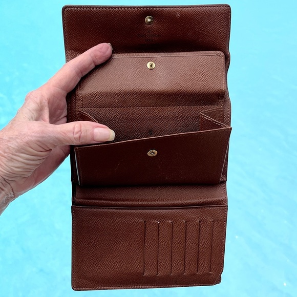 Authentic LOUIS VUITTON Vintage Unisex Signature Wallet - Picture 6 of 12